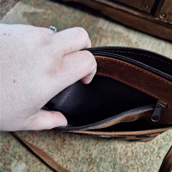 Black velvet Roses Brown Suede Leather Pockets Adjustable Strap Crossbody - Picture 5 of 6